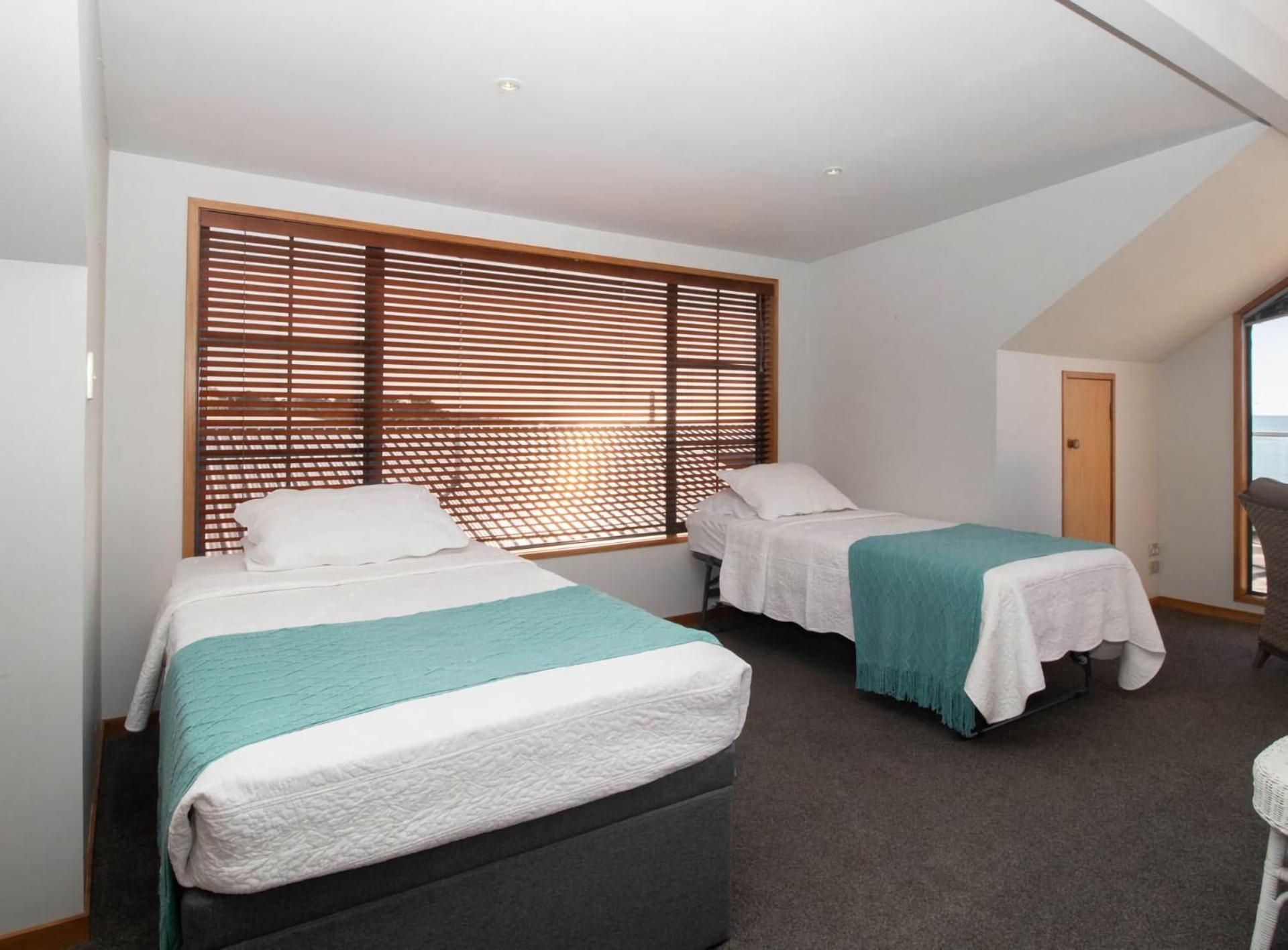 Beachfront Bliss On Wanaka Terrace Support Local Villa New Plymouth Exterior photo