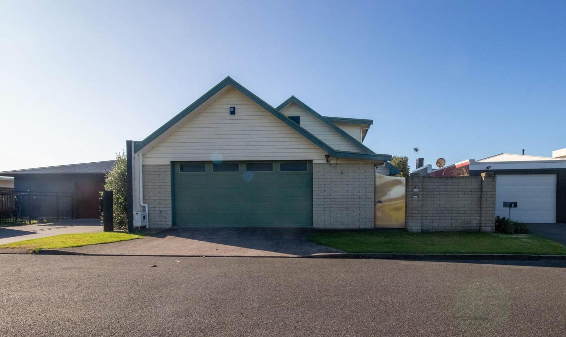 Beachfront Bliss On Wanaka Terrace Support Local Villa New Plymouth Exterior photo