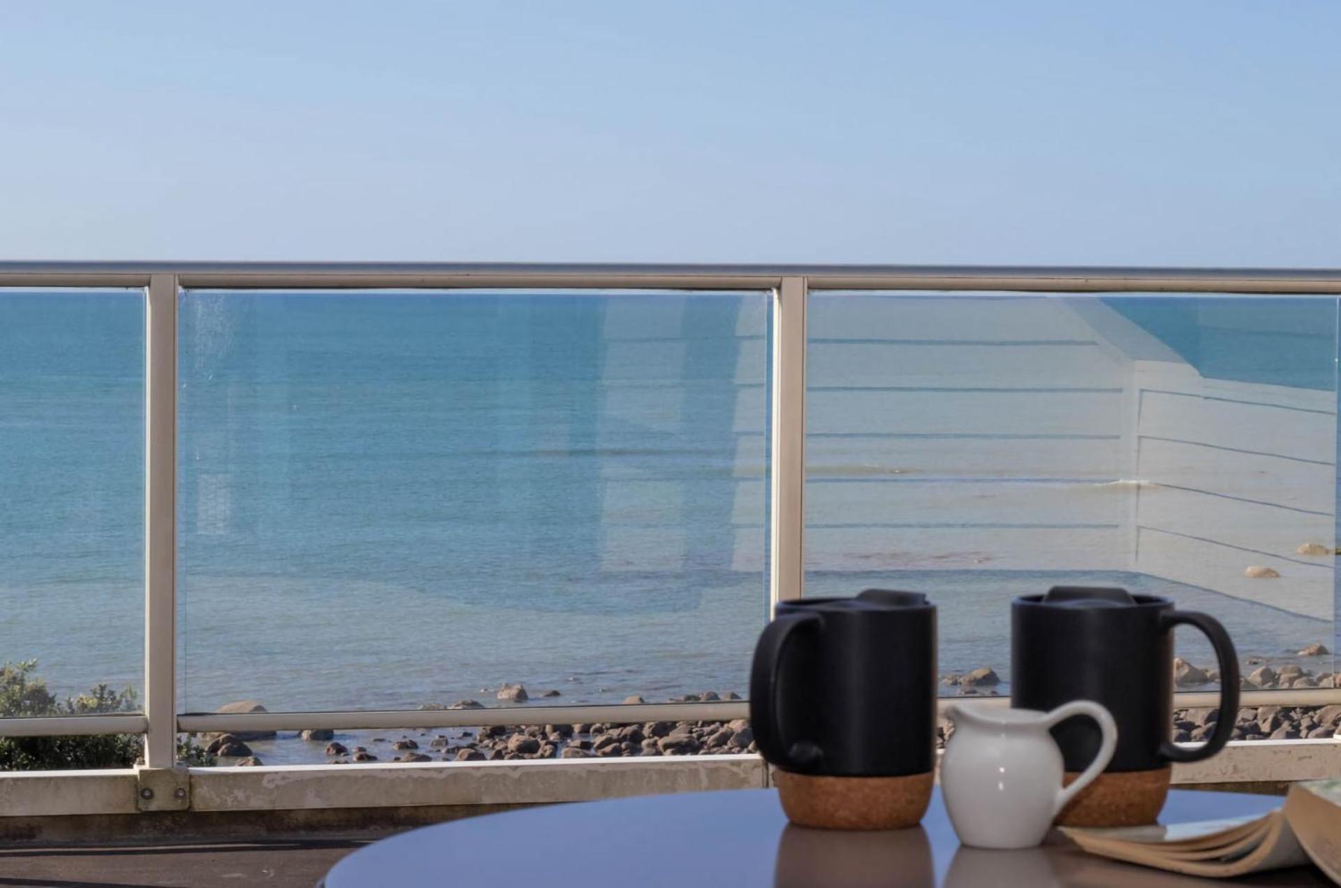 Beachfront Bliss On Wanaka Terrace Support Local Villa New Plymouth Exterior photo