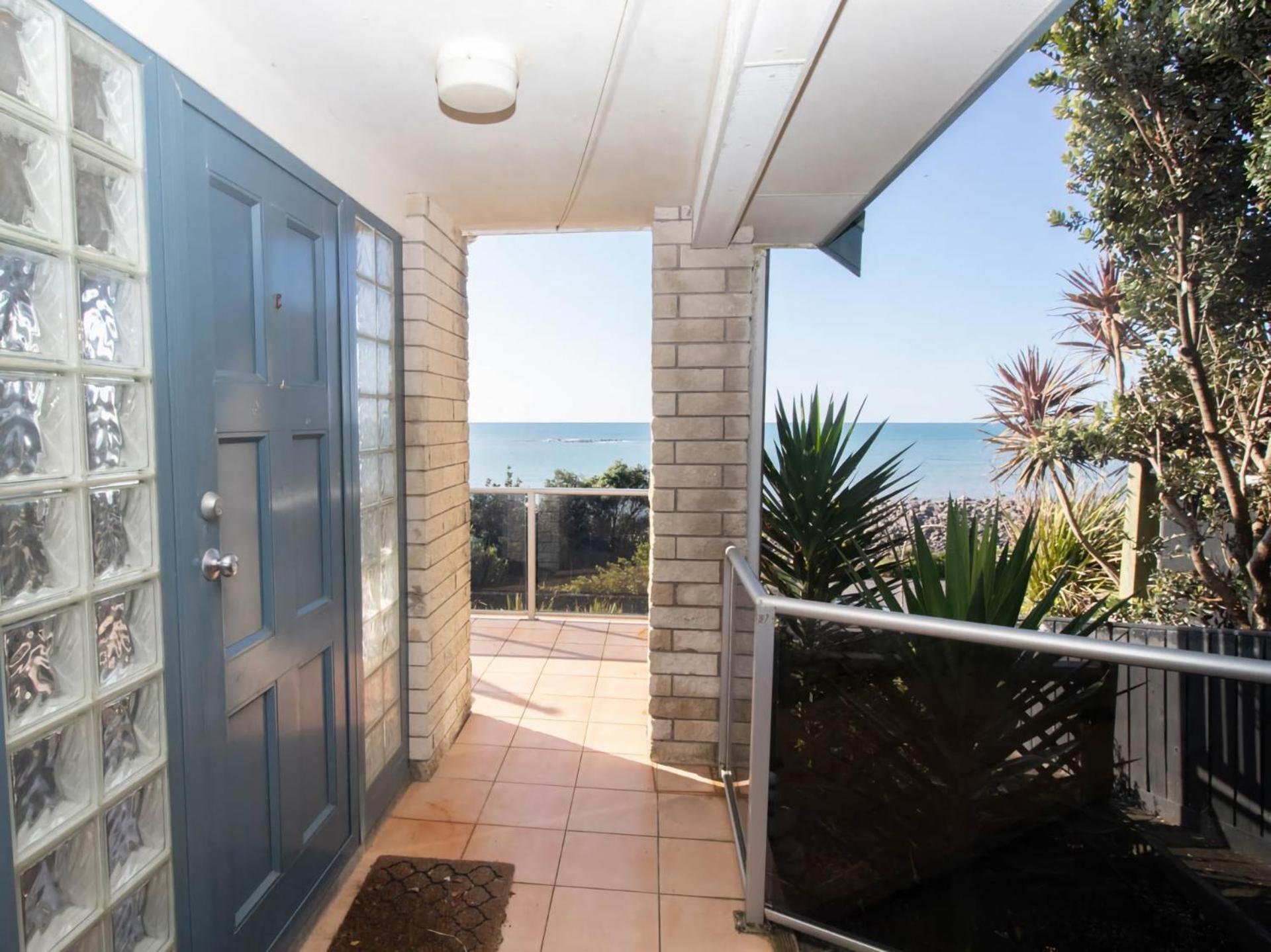 Beachfront Bliss On Wanaka Terrace Support Local Villa New Plymouth Exterior photo