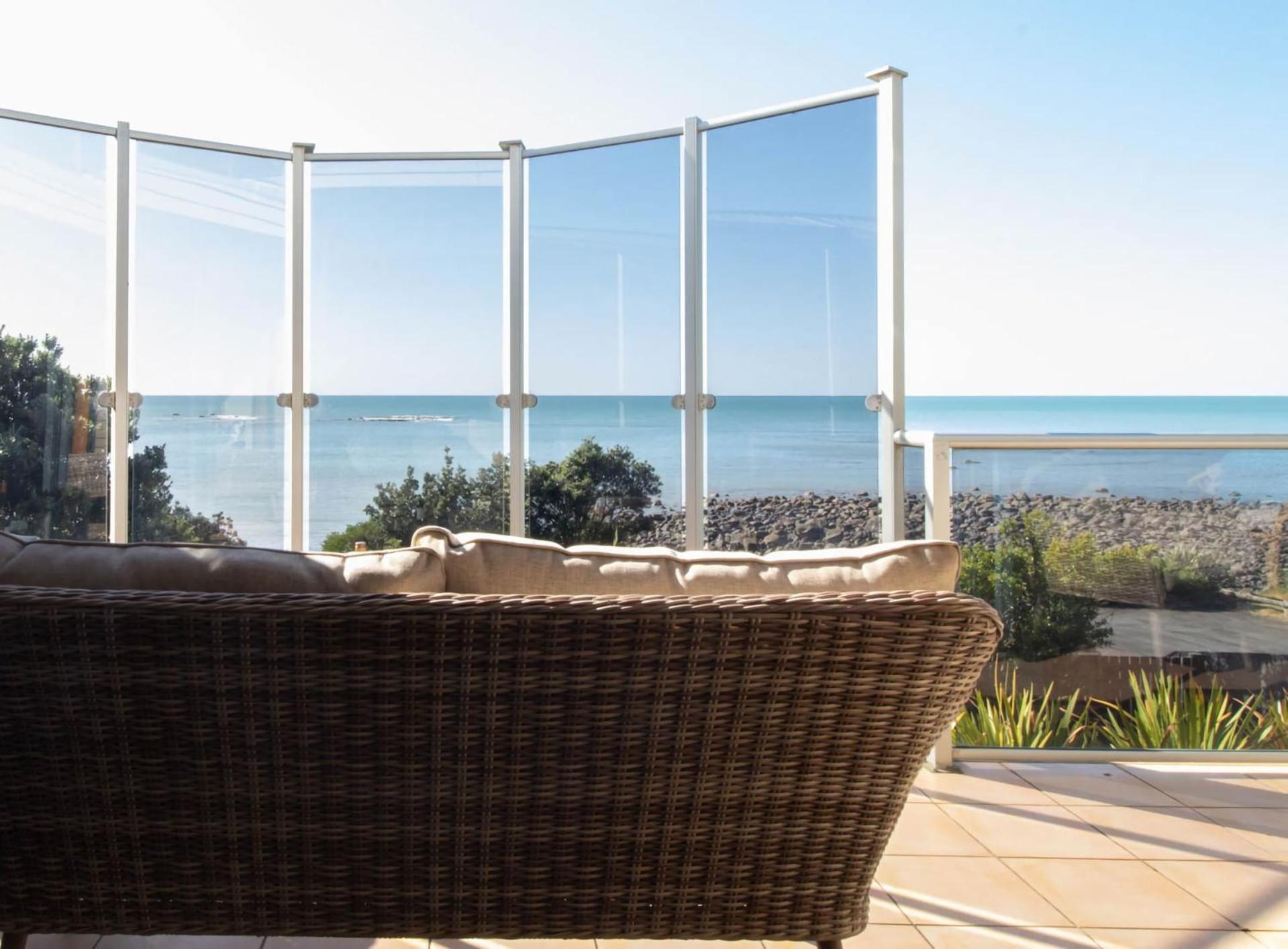 Beachfront Bliss On Wanaka Terrace Support Local Villa New Plymouth Exterior photo
